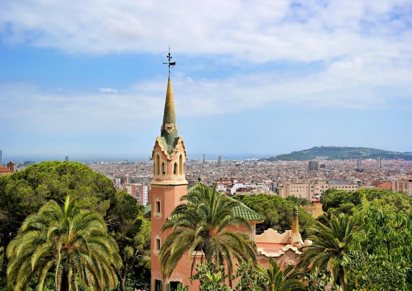 The iconic mosaic salamander, 'El Drac', at the entrance of Park Güell.